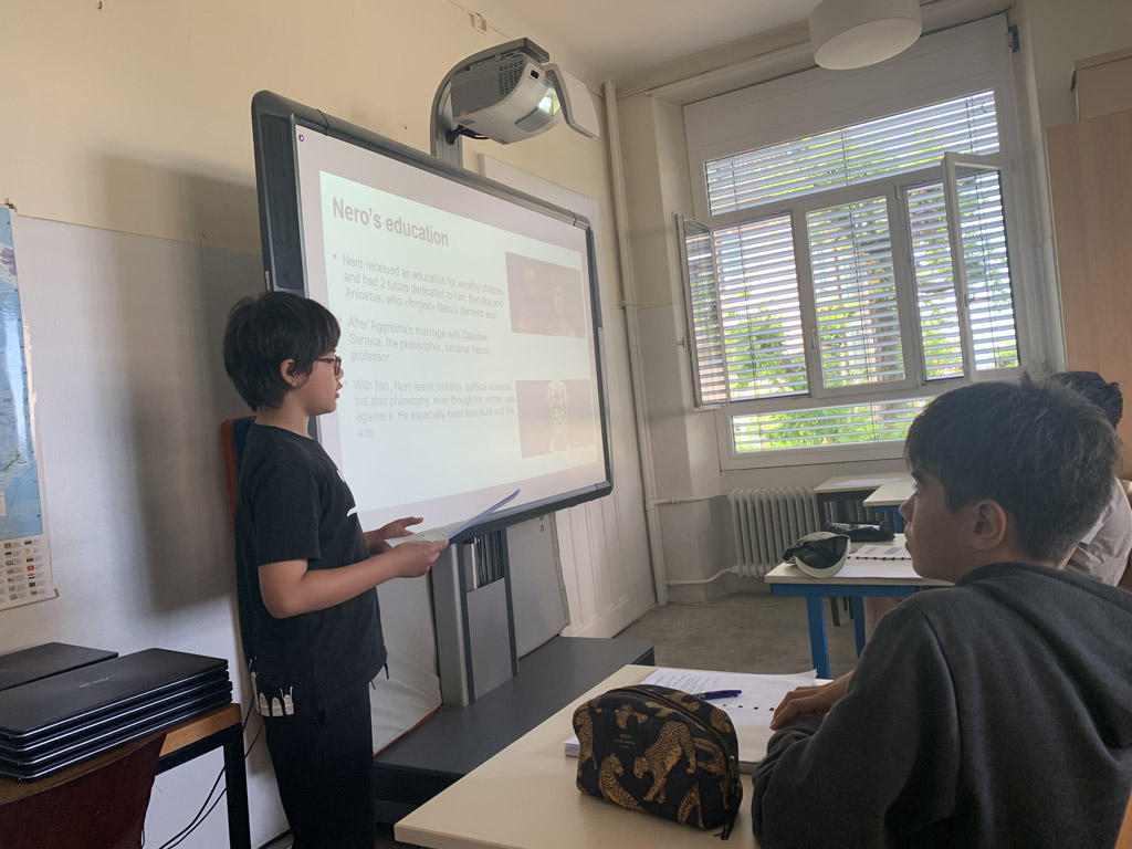 Collège cours d'histoire petit